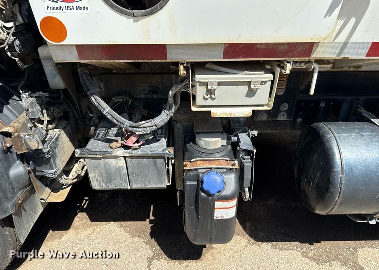 image for item EJ8711 2019 Hino 195 refuse truck