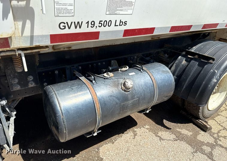 image for item EJ8711 2019 Hino 195 refuse truck