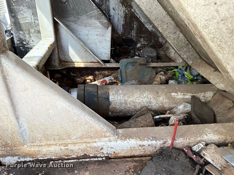 image for item EJ8711 2019 Hino 195 refuse truck