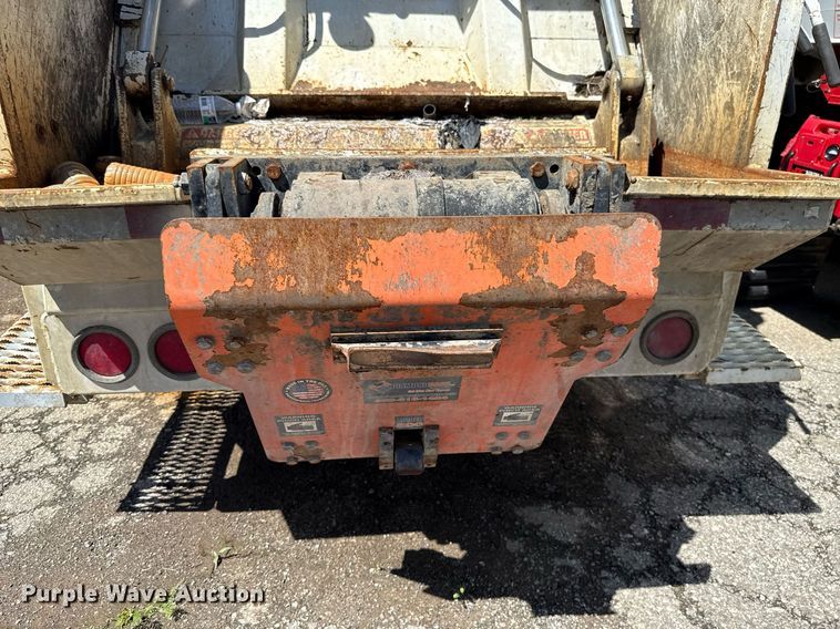 image for item EJ8711 2019 Hino 195 refuse truck