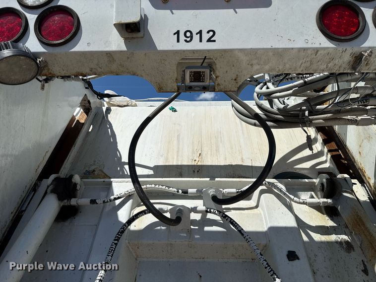 image for item EJ8711 2019 Hino 195 refuse truck