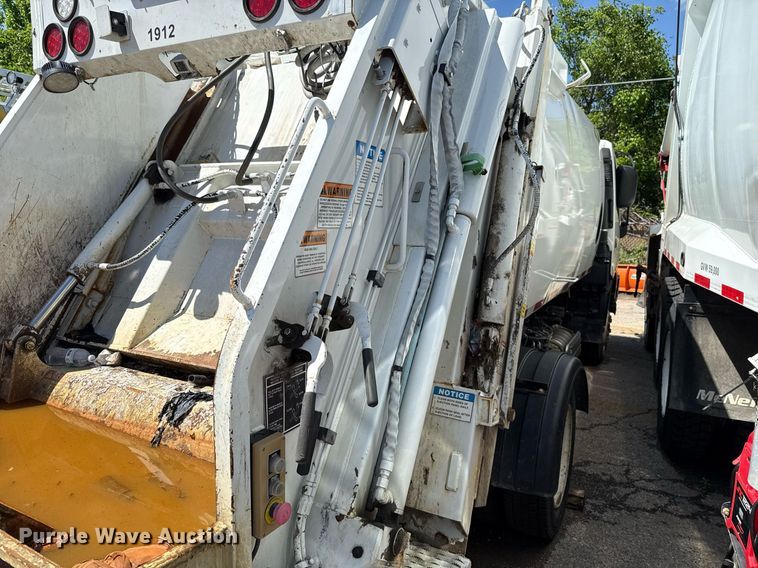 image for item EJ8711 2019 Hino 195 refuse truck