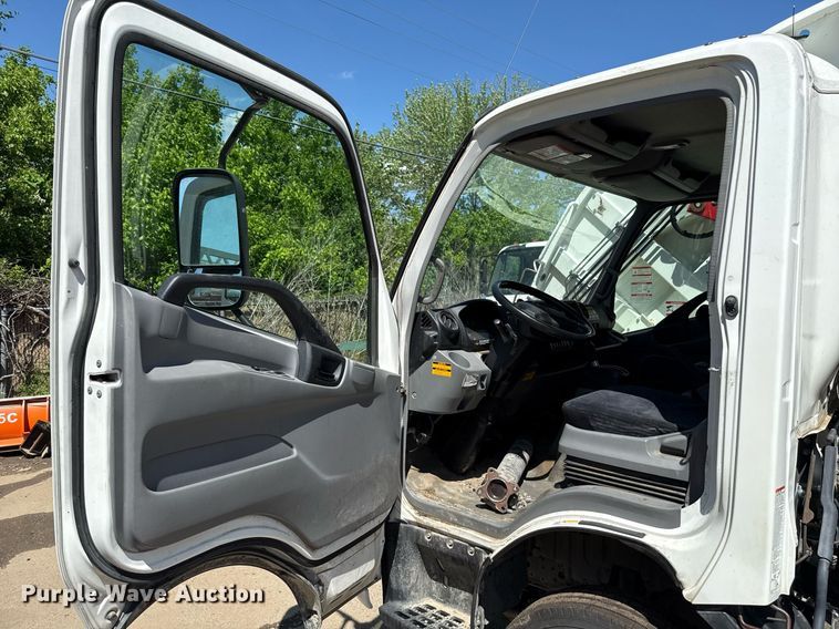 image for item EJ8711 2019 Hino 195 refuse truck