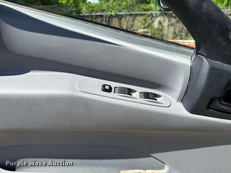 image for item EJ8711 2019 Hino 195 refuse truck