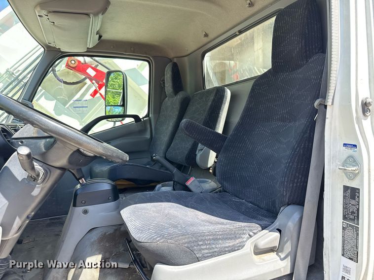 image for item EJ8711 2019 Hino 195 refuse truck