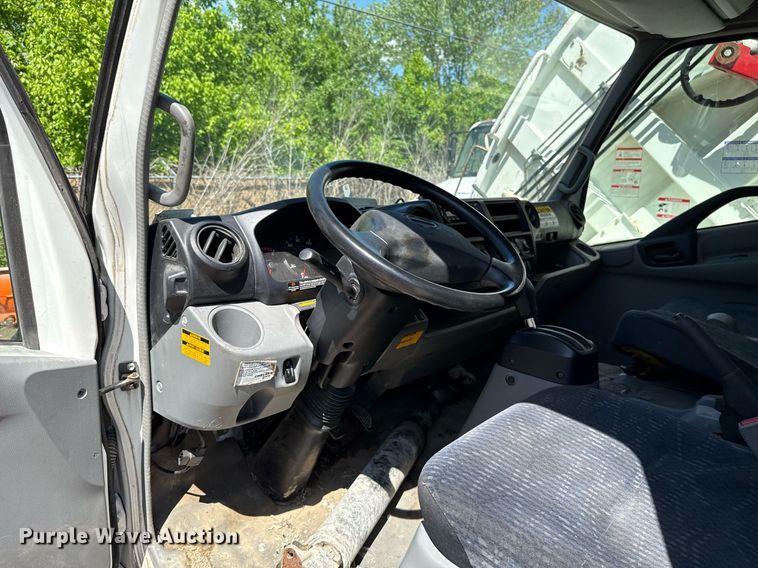 image for item EJ8711 2019 Hino 195 refuse truck