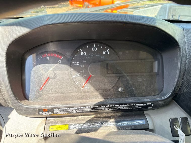 image for item EJ8711 2019 Hino 195 refuse truck