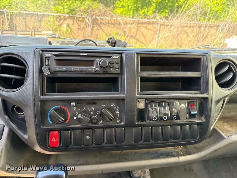 image for item EJ8711 2019 Hino 195 refuse truck