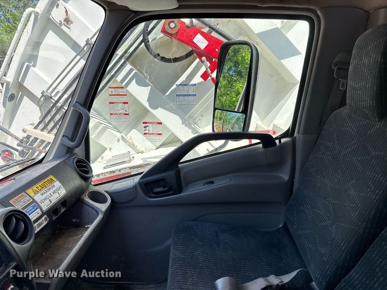 image for item EJ8711 2019 Hino 195 refuse truck