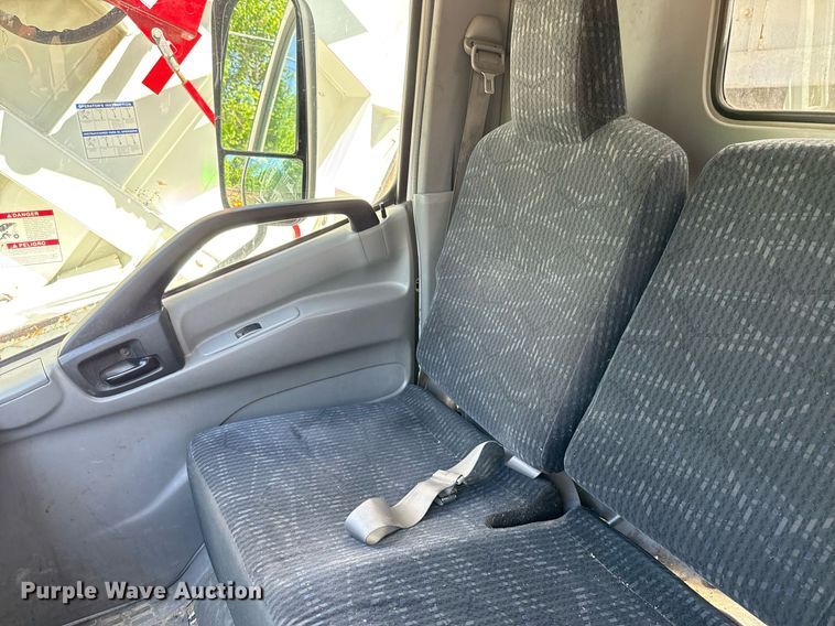 image for item EJ8711 2019 Hino 195 refuse truck