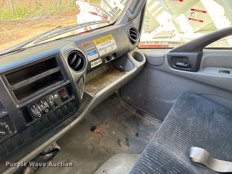 image for item EJ8711 2019 Hino 195 refuse truck