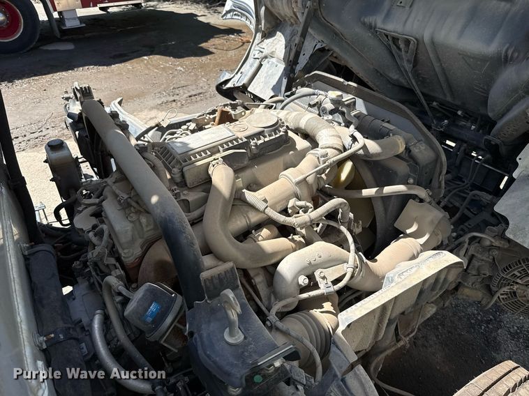 image for item EJ8711 2019 Hino 195 refuse truck