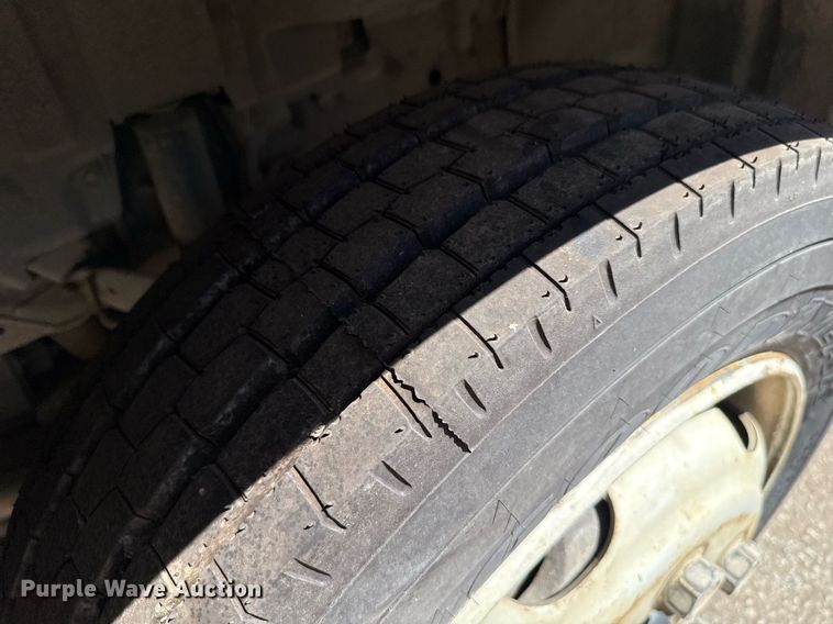 image for item EJ8711 2019 Hino 195 refuse truck