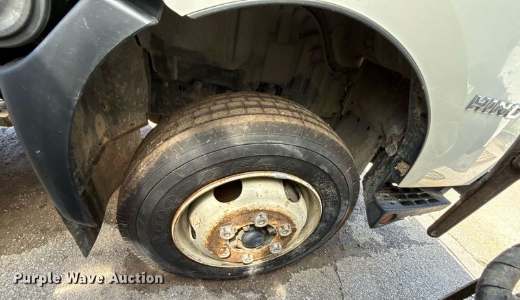 image for item EJ8711 2019 Hino 195 refuse truck