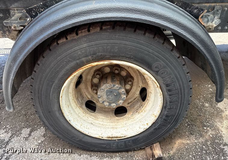 image for item EJ8711 2019 Hino 195 refuse truck