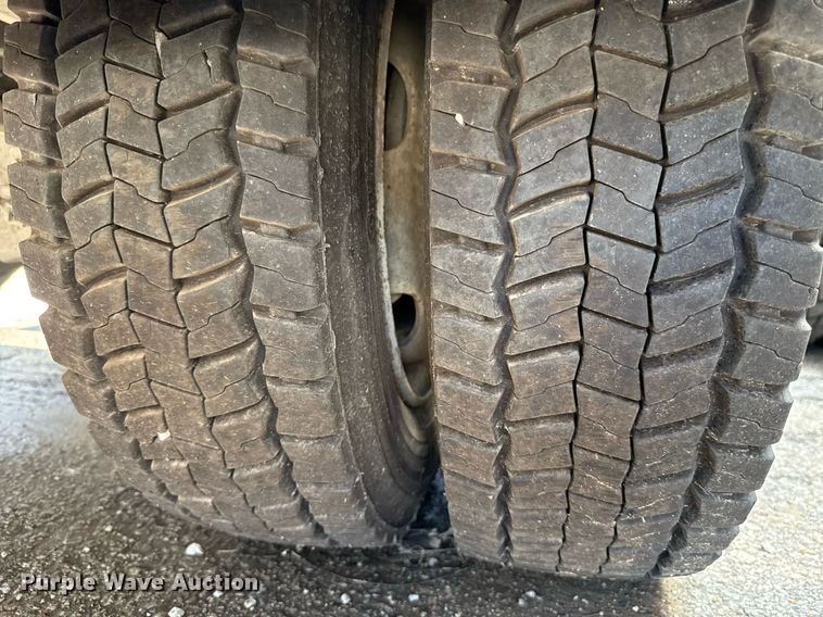 image for item EJ8711 2019 Hino 195 refuse truck