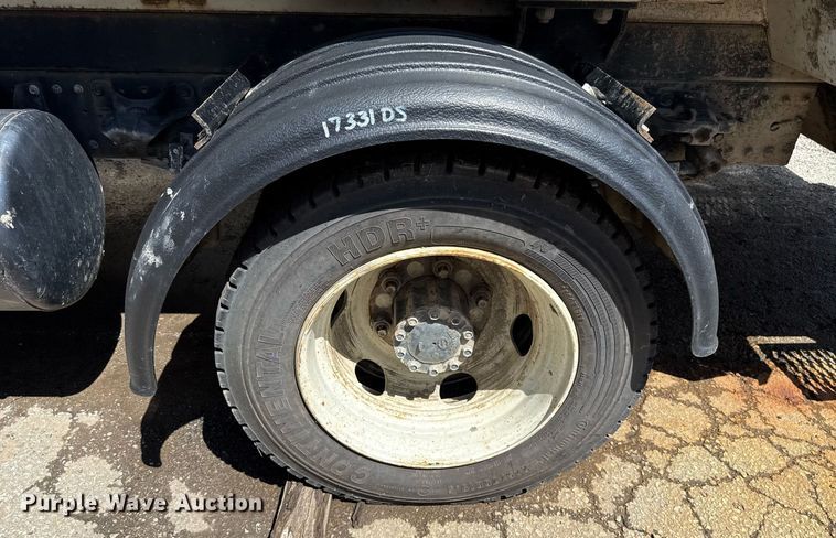 image for item EJ8711 2019 Hino 195 refuse truck