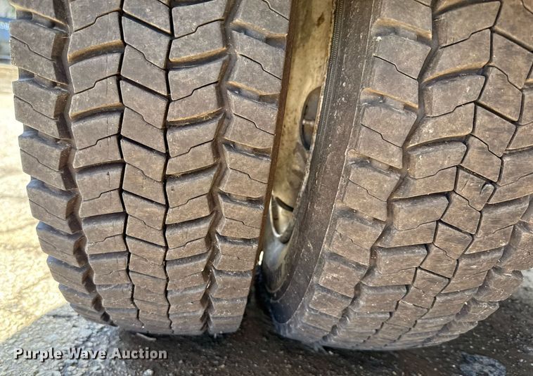 image for item EJ8711 2019 Hino 195 refuse truck