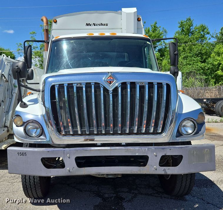 image for item EJ8712 2016 International 7400 refuse truck