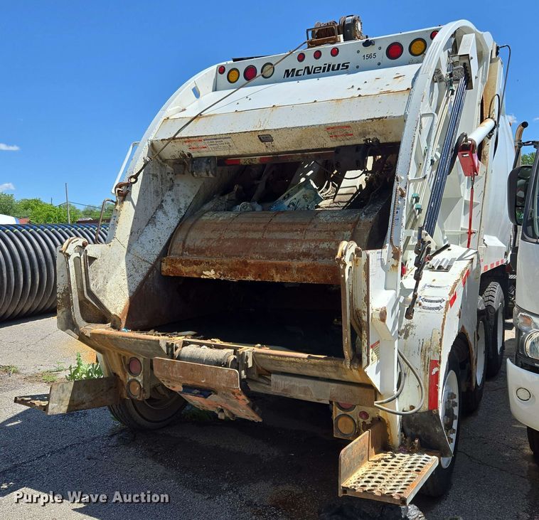 image for item EJ8712 2016 International 7400 refuse truck