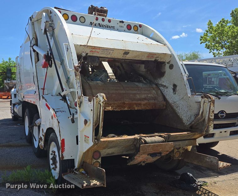 image for item EJ8712 2016 International 7400 refuse truck