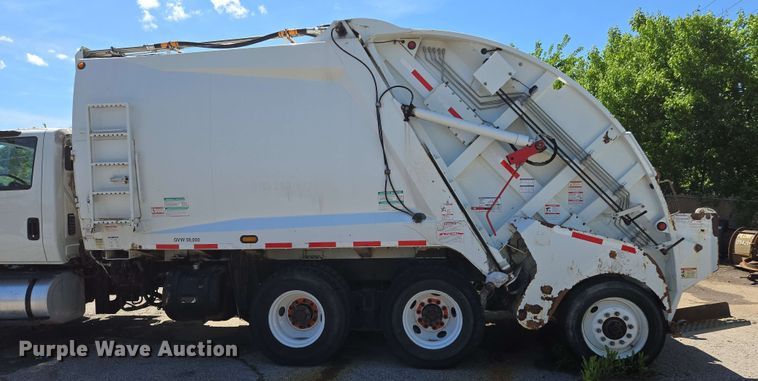 image for item EJ8712 2016 International 7400 refuse truck