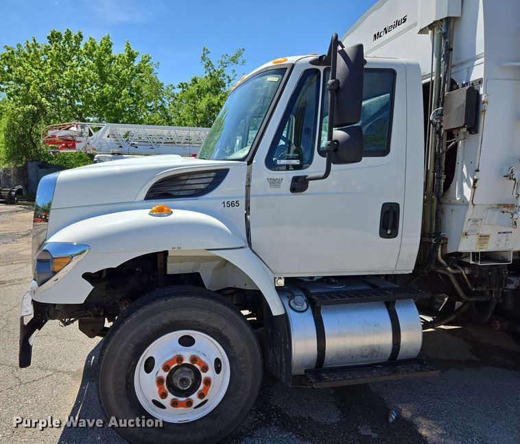 image for item EJ8712 2016 International 7400 refuse truck