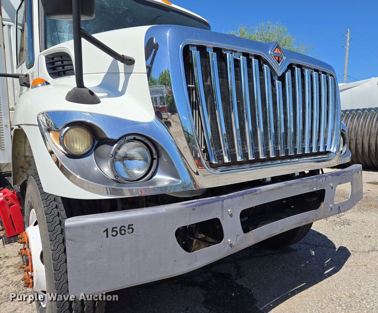 image for item EJ8712 2016 International 7400 refuse truck