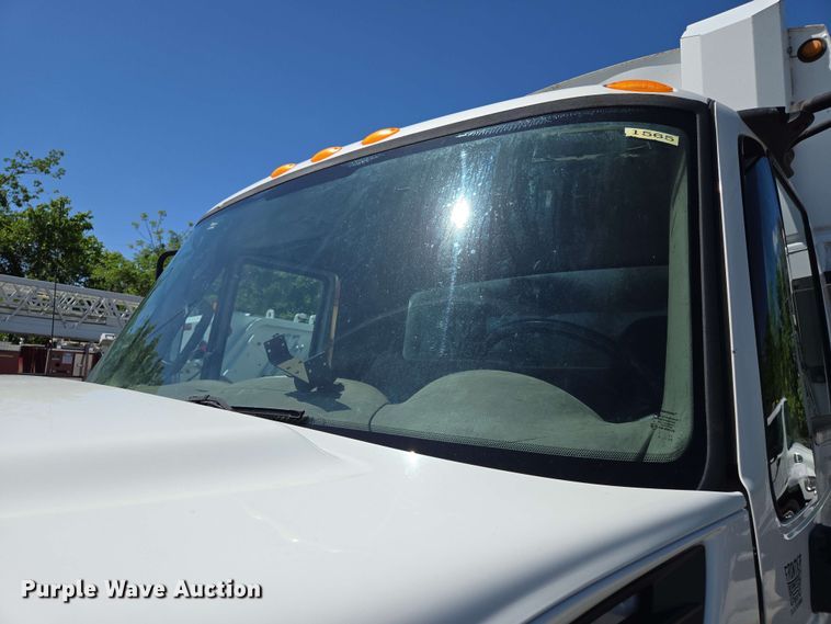 image for item EJ8712 2016 International 7400 refuse truck