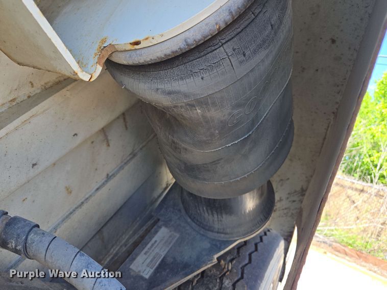 image for item EJ8712 2016 International 7400 refuse truck