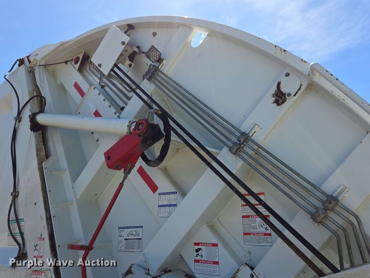 image for item EJ8712 2016 International 7400 refuse truck