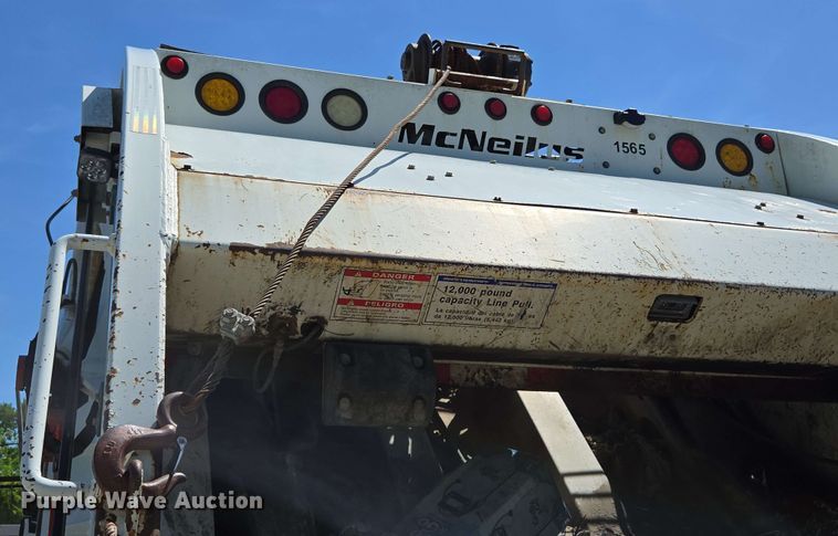 image for item EJ8712 2016 International 7400 refuse truck