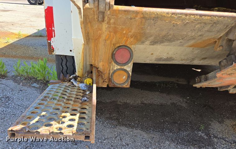 image for item EJ8712 2016 International 7400 refuse truck