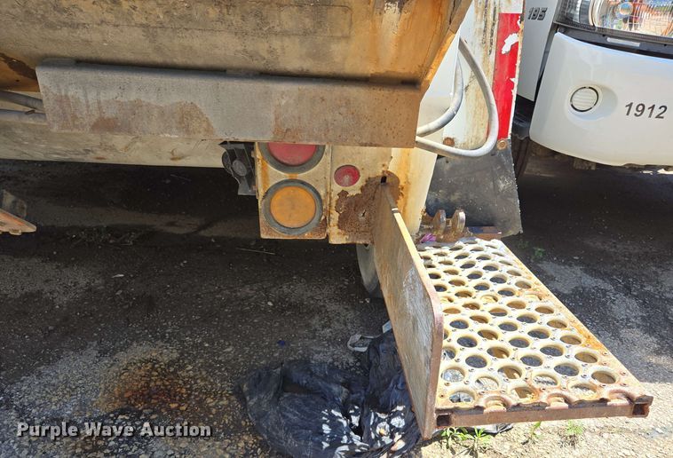 image for item EJ8712 2016 International 7400 refuse truck