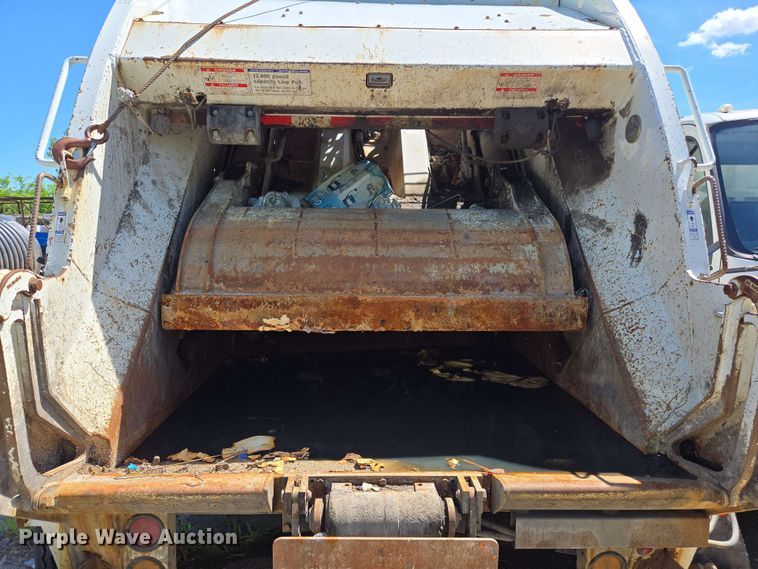 image for item EJ8712 2016 International 7400 refuse truck