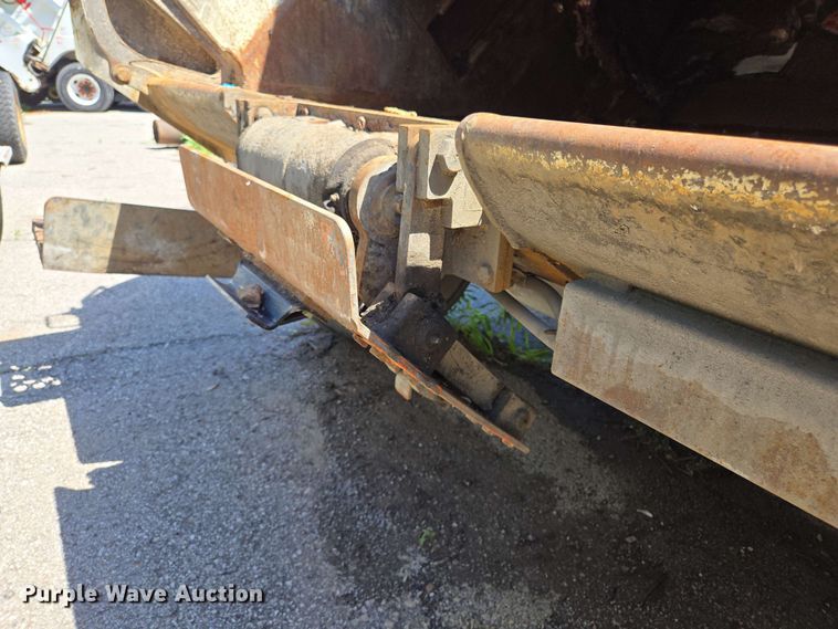 image for item EJ8712 2016 International 7400 refuse truck