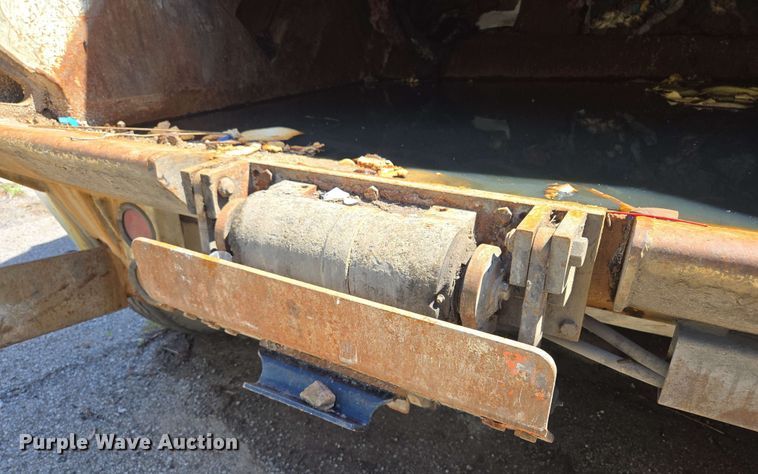 image for item EJ8712 2016 International 7400 refuse truck