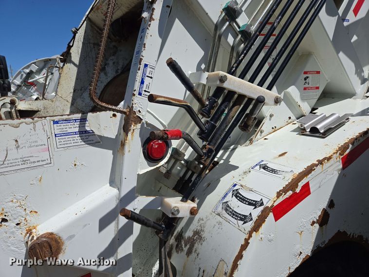 image for item EJ8712 2016 International 7400 refuse truck