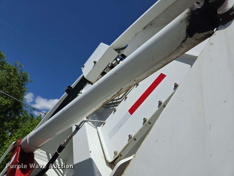 image for item EJ8712 2016 International 7400 refuse truck