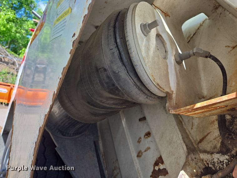 image for item EJ8712 2016 International 7400 refuse truck