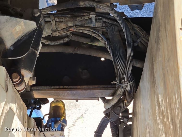 image for item EJ8712 2016 International 7400 refuse truck