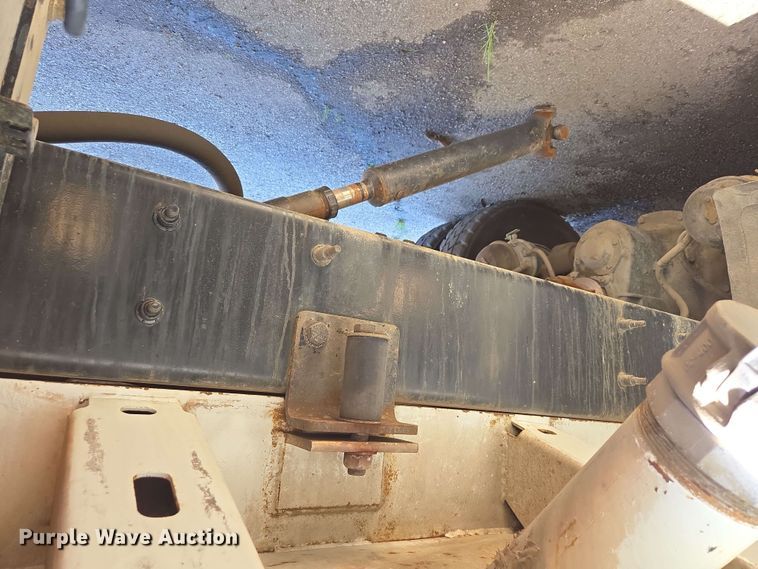 image for item EJ8712 2016 International 7400 refuse truck