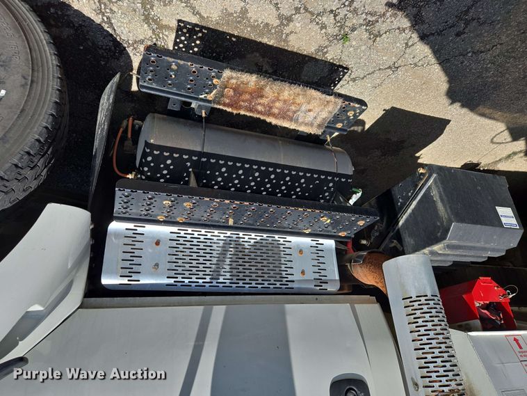 image for item EJ8712 2016 International 7400 refuse truck