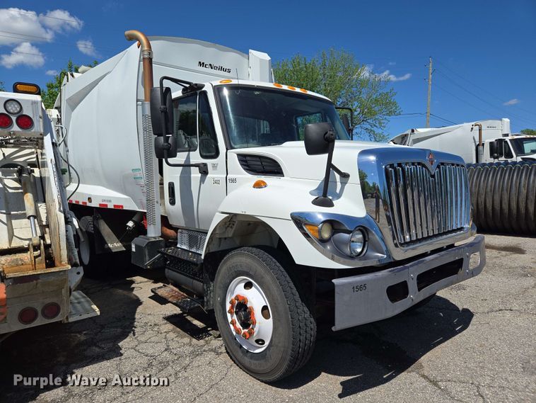 image for item EJ8712 2016 International 7400 refuse truck