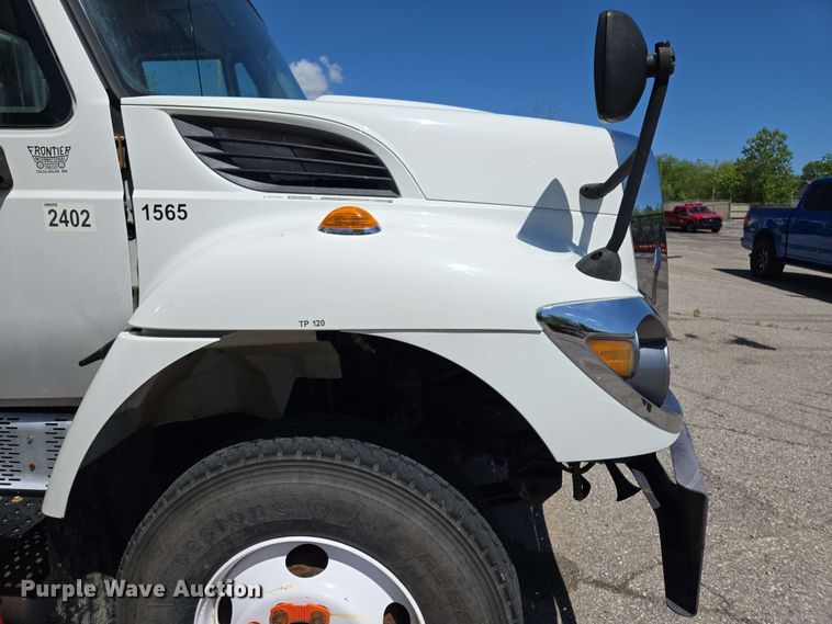 image for item EJ8712 2016 International 7400 refuse truck