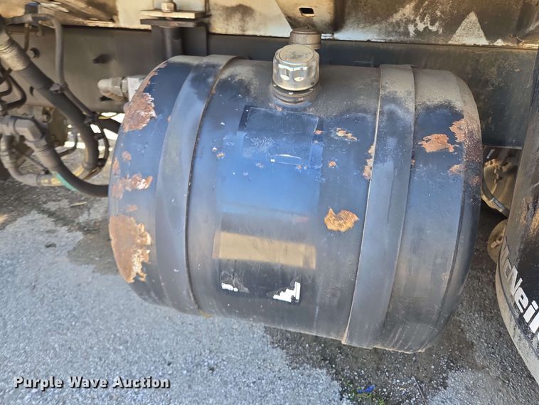 image for item EJ8712 2016 International 7400 refuse truck