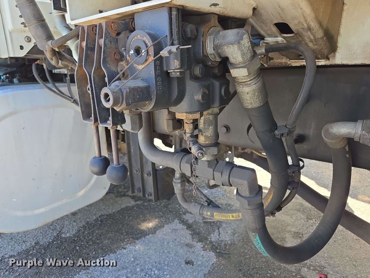 image for item EJ8712 2016 International 7400 refuse truck