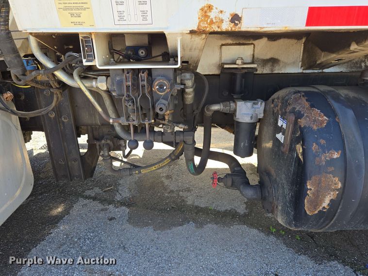 image for item EJ8712 2016 International 7400 refuse truck