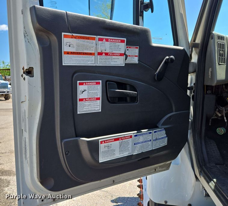 image for item EJ8712 2016 International 7400 refuse truck