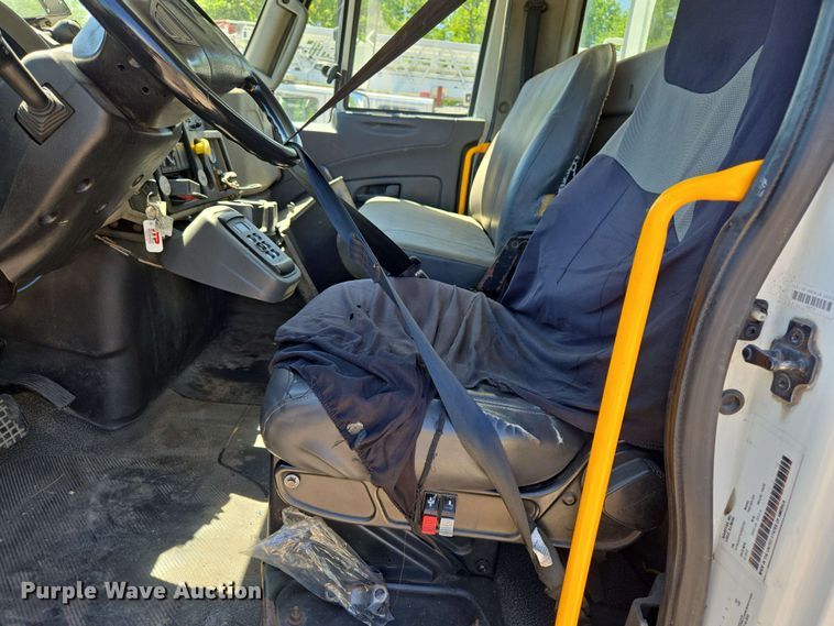 image for item EJ8712 2016 International 7400 refuse truck